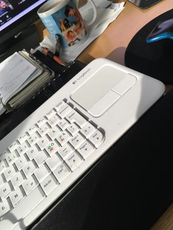 Zoommöte vid datorn på jobbet