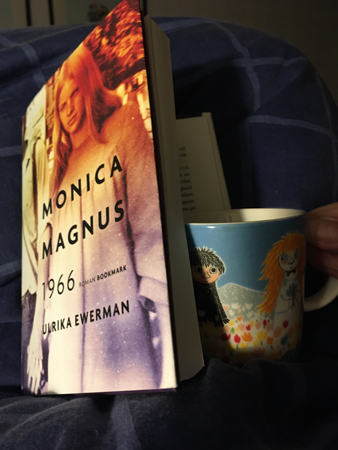 Boken Monica Magnus 1966 och kaffe på sängen