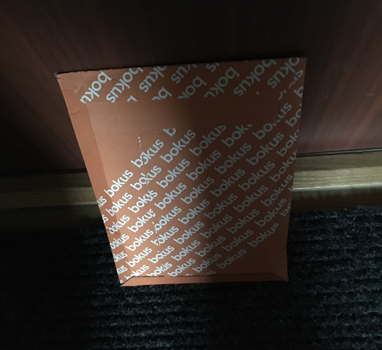 Paket från Bokus på hallmattan