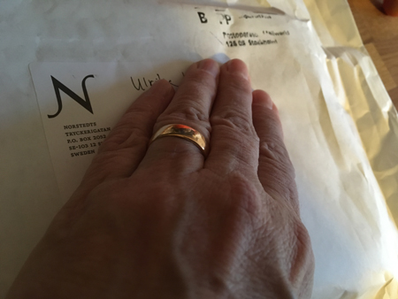 Vitt paket från Norstedts förlag