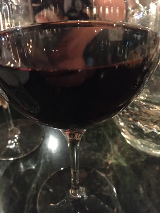 Ett glas rött på Byblos