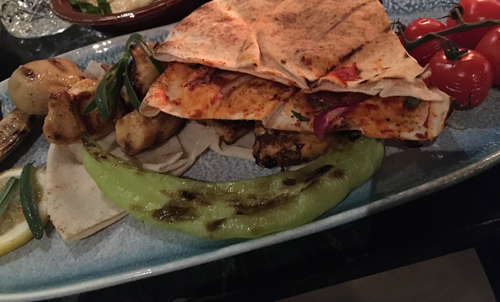 Kyckling grillade grönsaker bröd Byblos