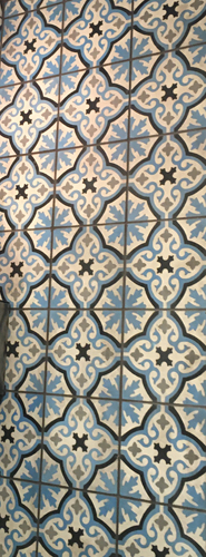 Kakelvägg toa Byblos