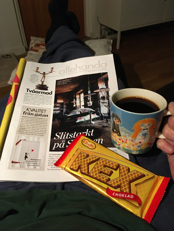 Kvällsfika med kexchoklad och Antiktidningen