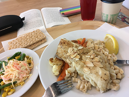 Lunchfisk med stuvade makaroner