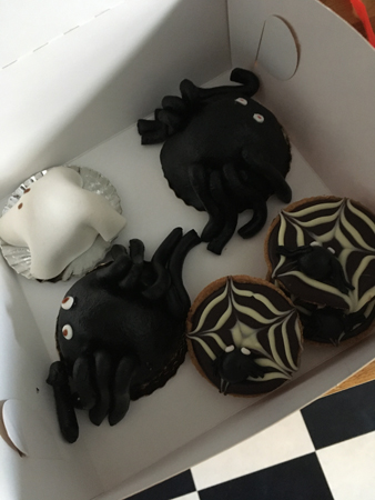 Spindelbakelser spökgodbit och spindeltarteletter