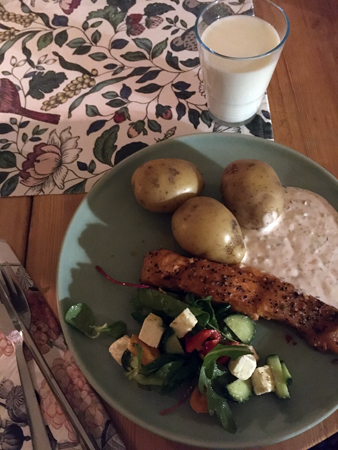 Lax potatis grönsaker romsås mjölk