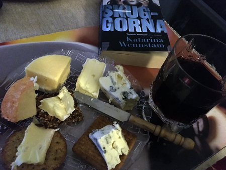 Ostassiett vin boken Skuggorna