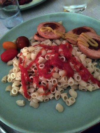 Kycklingkorv och makaroner