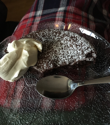 Kladdkaka med grädde