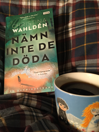 Boken Nämn inte de döda och kaffe på sängen