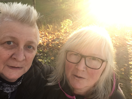 Jag och Anna med solen bakom o halvöppna munnar