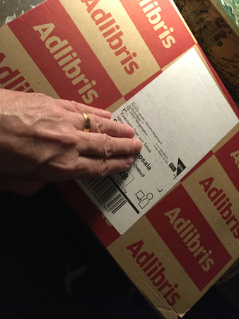 Paket från Adlibris
