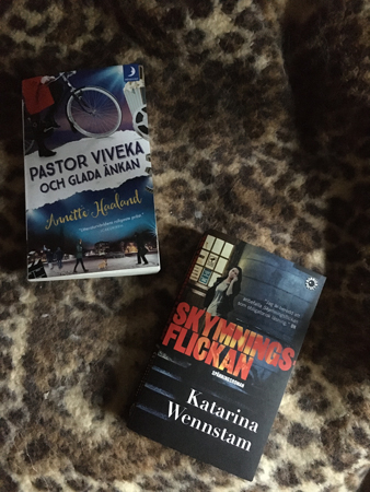 Böckerna Pastor Viveka och Glada änkan samt Skymningsflickan