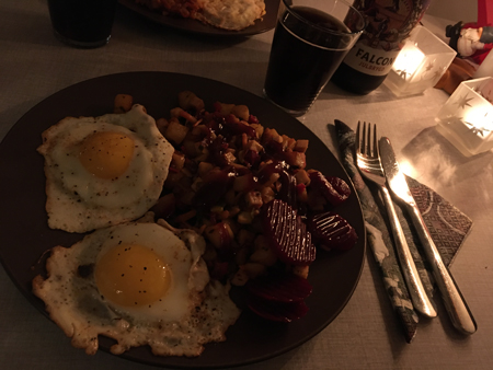 Kycklingpytt med stekta ägg