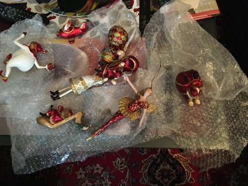 Åtta sköra julfigurer