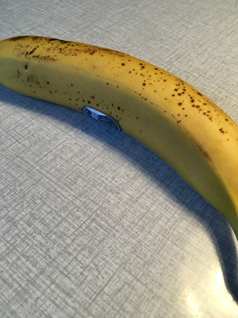 Banan på köksbordet