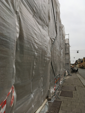 Inplastat hus på Svartbäcksgatan
