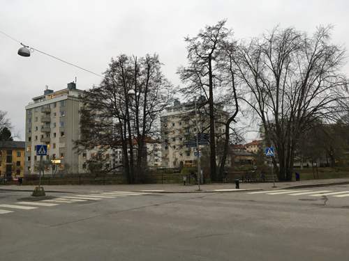 Korsningen Svartbäcksgatan Skolgatan utan glasskiosk