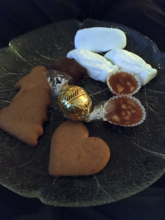 Pepparkakor knäck Lindtkula blåbärsskumtomtar