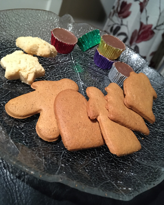 Pepparkakor ischoklad och stjärnor