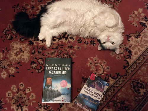 Citrus med böckerna Annars skjuter jägaren mig o Pastor Viveka coh glada änkan