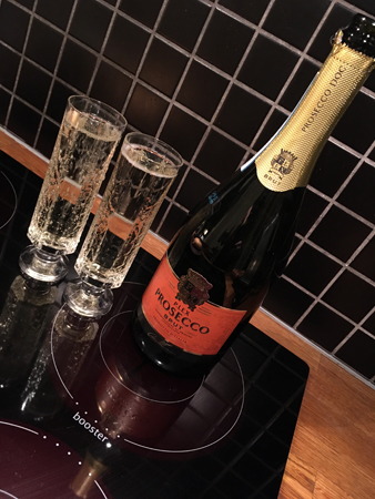 P Lex Prosecco med två glas