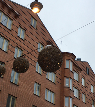 Guldbollar över gatan