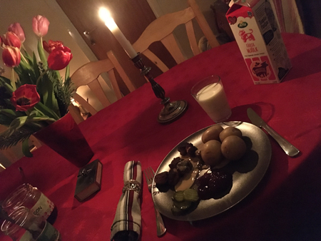 Kycklingköttbullar med mjölk och tillbehör