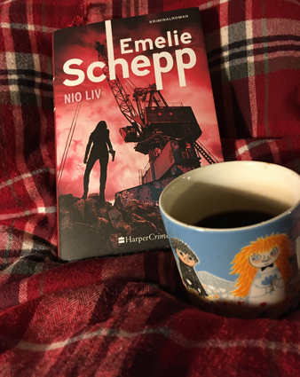 Boken Nio liv och kaffe på sängen