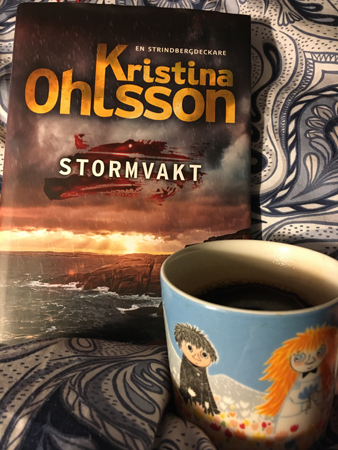 Boken Stormvakt och kaffe på sängen