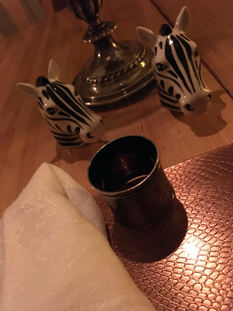 Salt och peppar zebra linneservett servettring silver