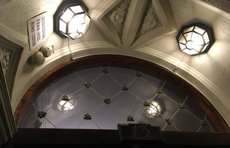 Halvmånefönster över port 13