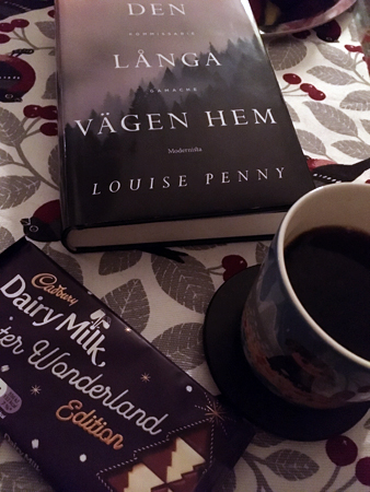 Boken Den långa vägen hem kaffe och Cadbury winter wonderland edition