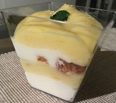 Dessert lemon curd vaniljsås mandel