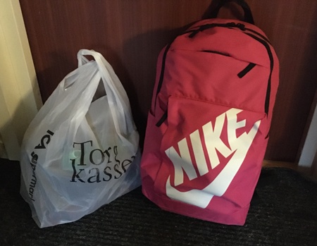 Kasse och ryggsäck