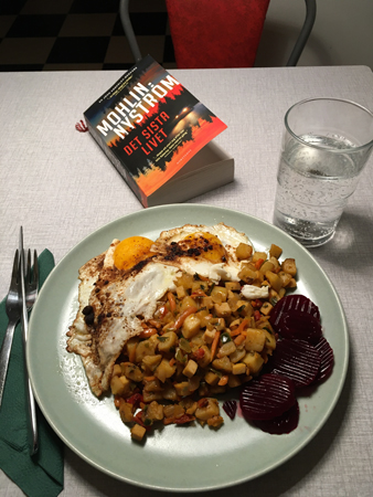 Kycklingpytt med ägg och rödabetor o boken Det sista livet