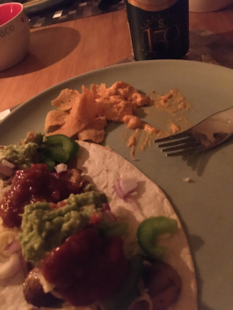 Tortillabröd med guacamole och grönsaker