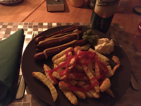 Kycklingkorv pommes Staropramen