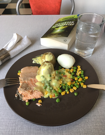 Laxlunch med boken Sekten som återuppstod