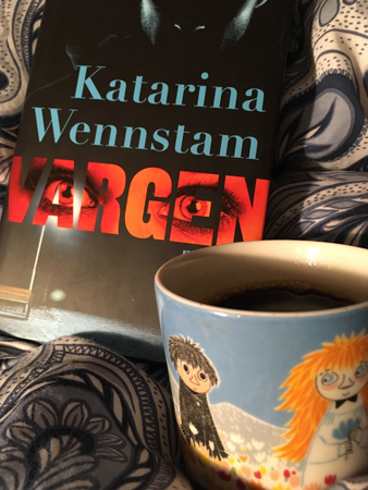 Vargen och kaffe på sängen
