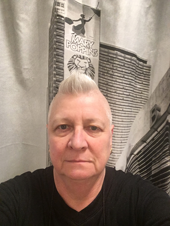 Mary Poppins ovanför mitt nyklippta huvud