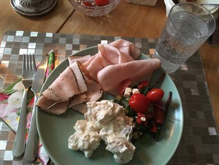 Kallskuren kalkon o kyckling potatissallad mimosasallad grönsaker