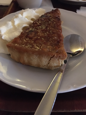 Toscaäppelkaka med grädde Storken