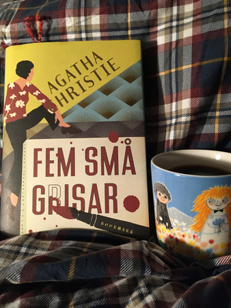 Boken Fem små grisar och kaffe på sängen