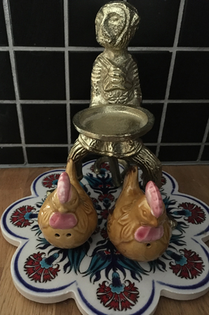 Apa i metall för värmeljus o hönor salt o peppar