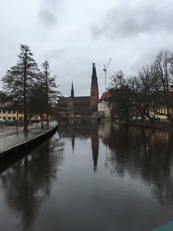 Utsikt över Fyrisån mot Domkyrkan från Haglunds bro