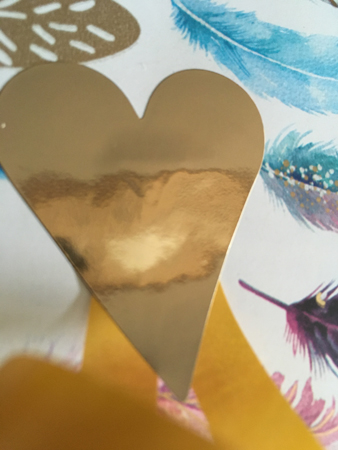 Hjärta av guld och fjädrar