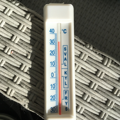 33 grader på balkongen 15 april 2021