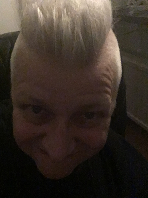 Selfie nyklippt och irriterad